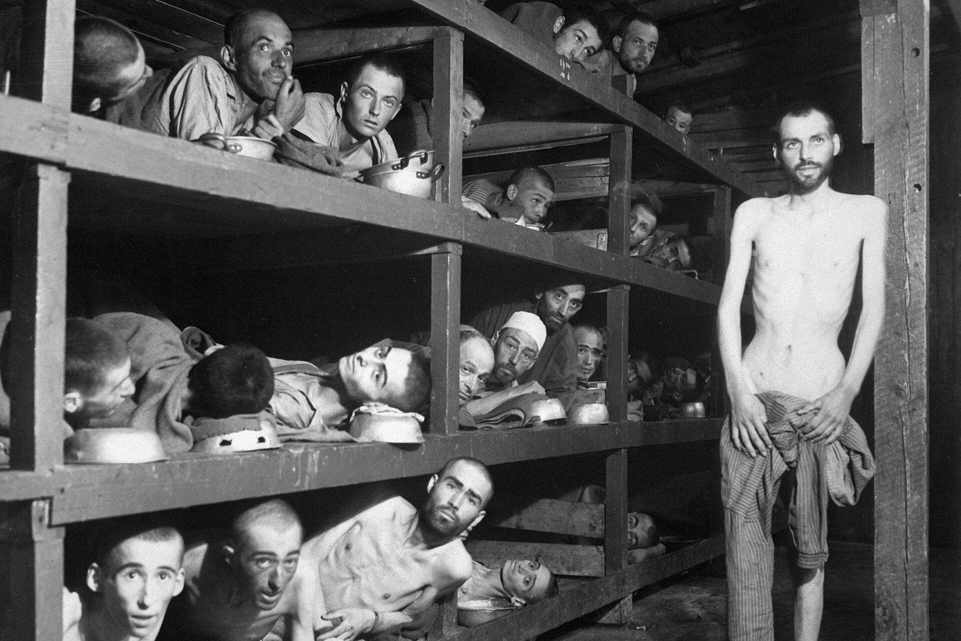 Prisioneros de Buchenwald tras la liberación, abril de 1945.