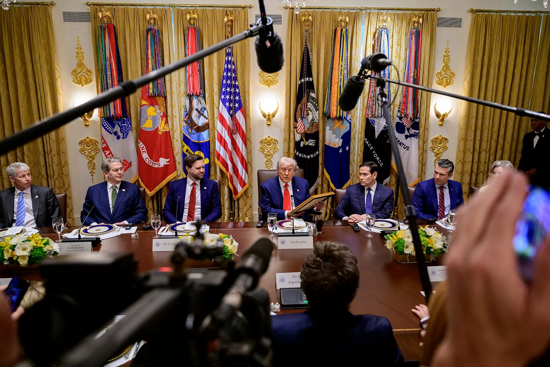 Дипломатия доллара в Никарагуа и сегодняшний день: Дональд Трамп и Хавьер Милей в Белом доме, 14 октября 2025 года