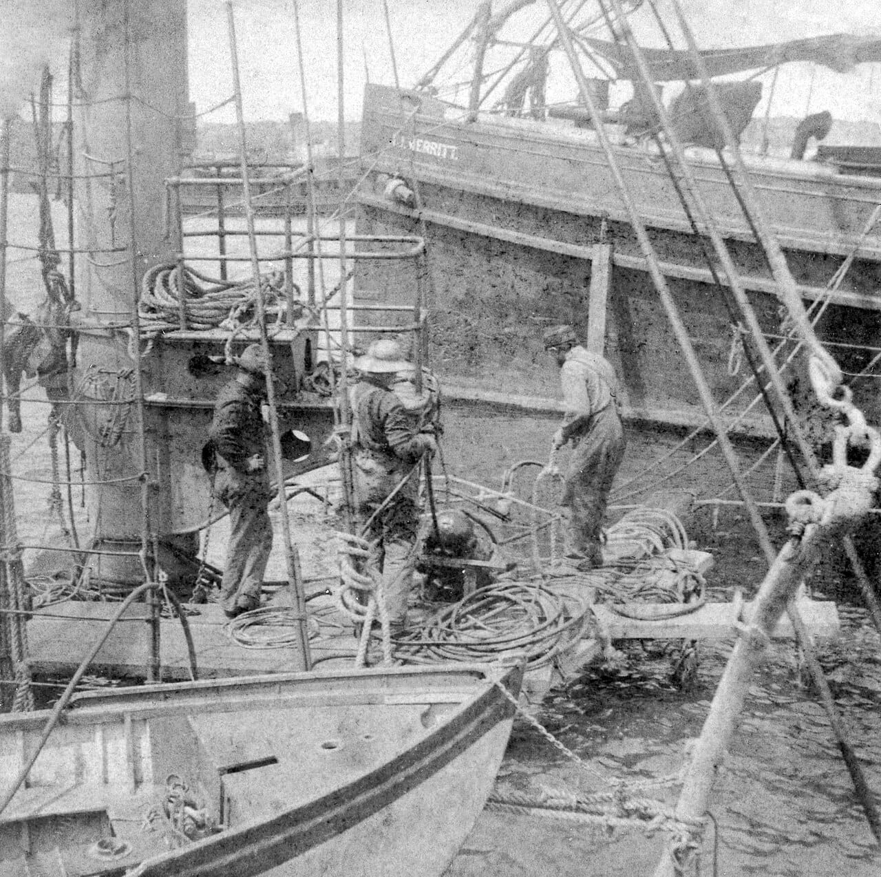 Испано-американская война: обломки броненосца «Мэн» в гавани Гаваны, 1898 год
